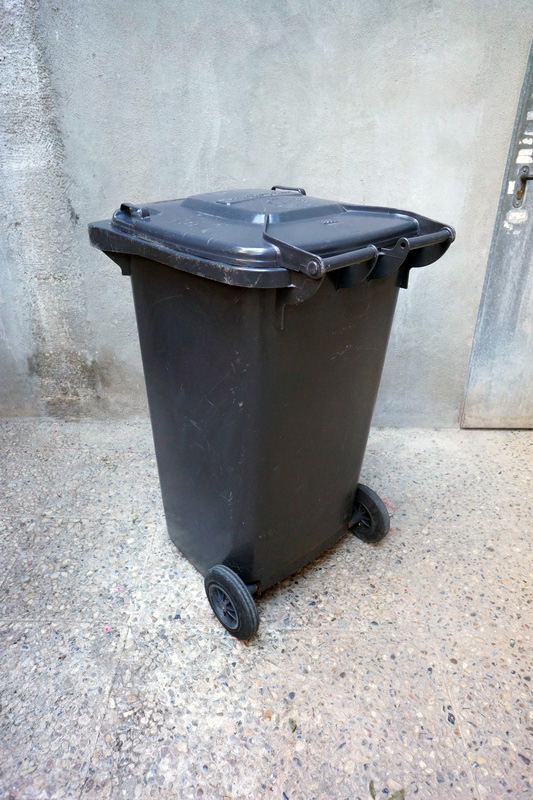 contenedor residuos 2ruedas plastico negro 107x48x55 (38eu.) 1u